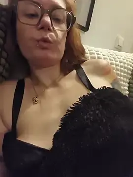 Stripchat Free Live Porn of ladydivine14