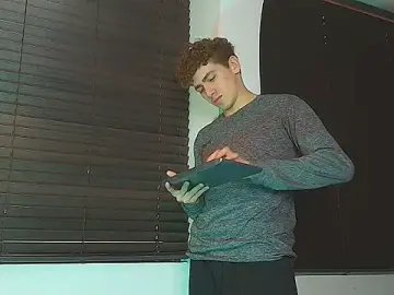 Stripchat Live Sex Cam of Tyler_Mcrey