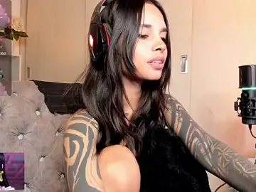 Stripchat Sex Cam of alessia_iris19