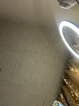 Stripchat Free Live Porn of aly_golden_