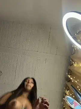 Stripchat Nude Webcam of aly_golden_