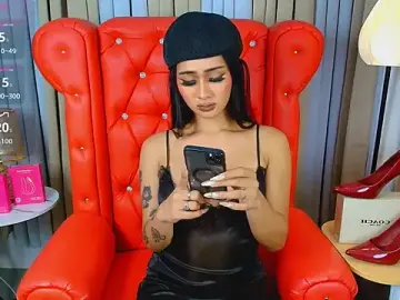 Stripchat Free Porn Cam of Iris_Hilton