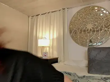 Stripchat Live Sex Cam of Zara_Holly_