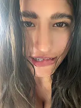 Stripchat Free Porn Cam of sexi_noemi