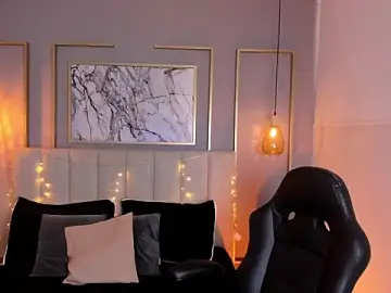 Stripchat Live Sex Cam of Holy_Moon_