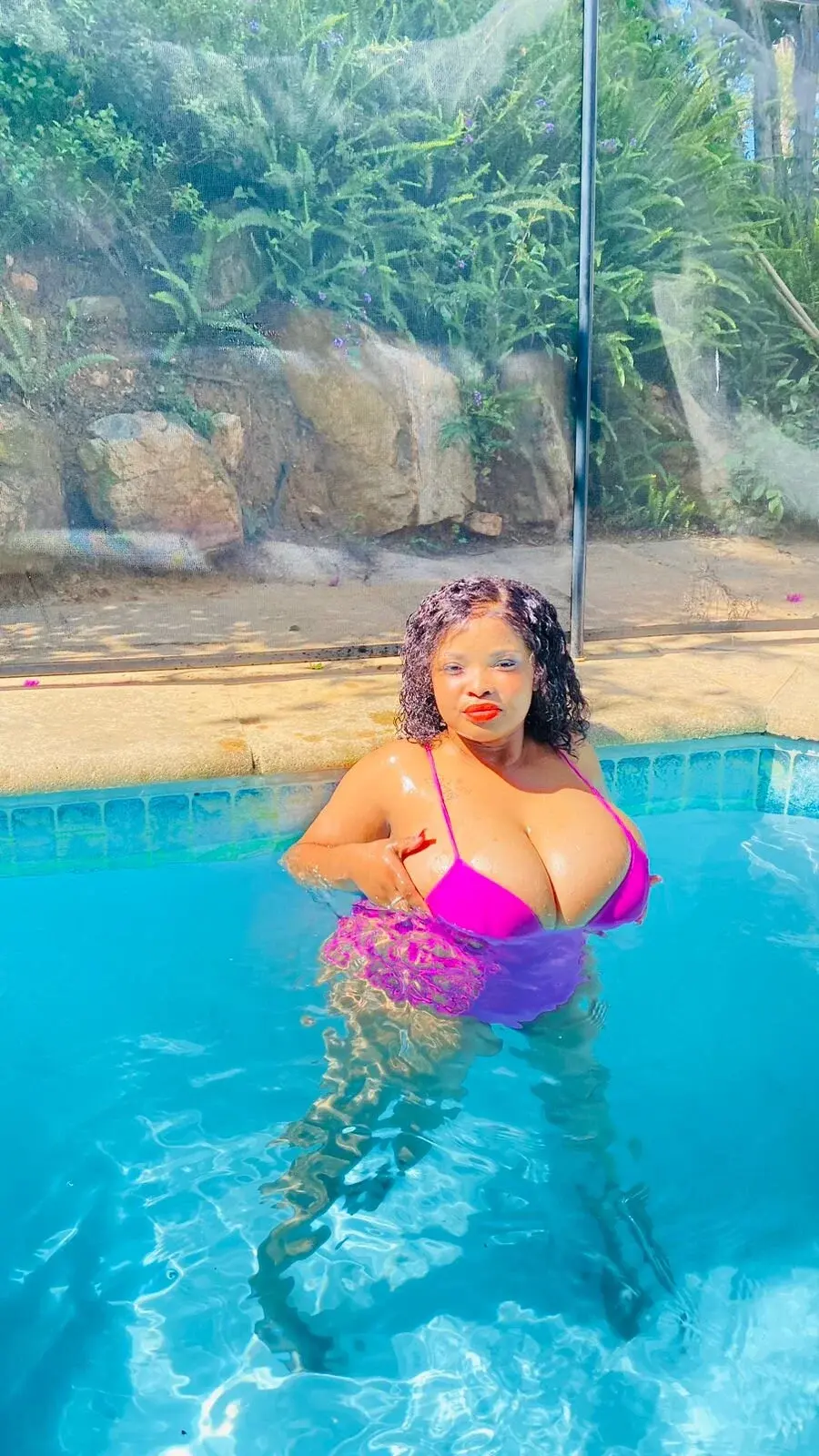 Pinkypie_Busty