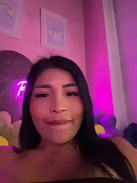 Stripchat Free Porn Cam of Pocahontascute_33