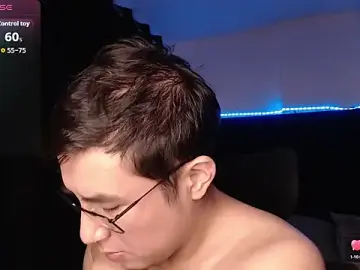 Stripchat Watch Live Sex Cams of andrewmhilton_