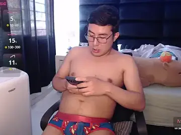 Stripchat Live Sex Cam of andrewmhilton_