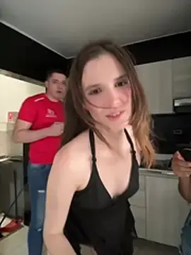 Stripchat Sex Cam of kevin_hotgirls