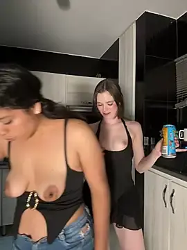 Stripchat Nude Webcam of kevin_hotgirls