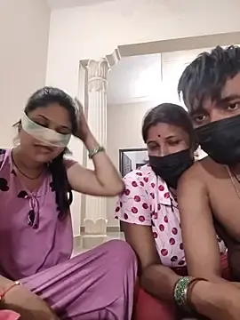 Stripchat Live Sex Cam of desivillageromance