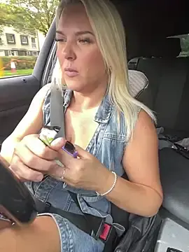 Stripchat Watch Live Sex Cams of Bustyblondebabe32
