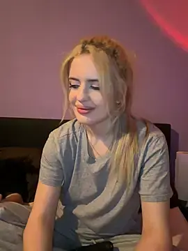 Stripchat Watch Live Sex Cams of Holly-Glamour