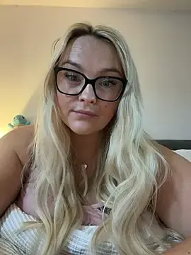 Stripchat Watch Live Sex Cams of Scarlett_noir-888