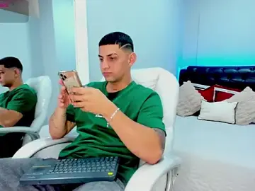 Stripchat Live Sex Cam of Alex_cute77