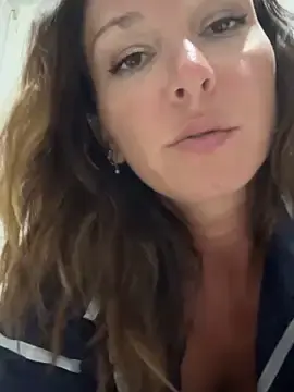 Stripchat Free Porn Cam of chiara-loveandlife