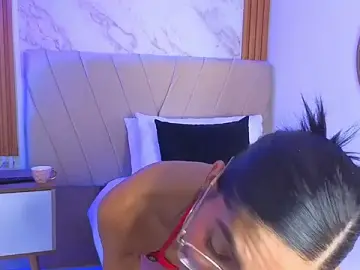 Stripchat Sex Cam of j_belle_
