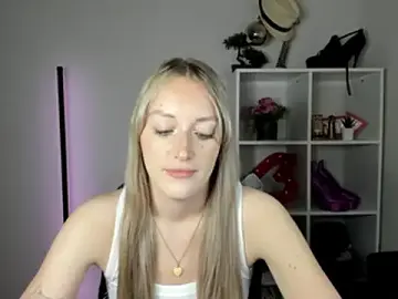 Stripchat Live Sex Cam of EvelynBlond