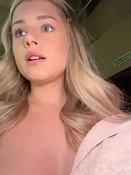 Stripchat Live Sex Cam of NinaVerse