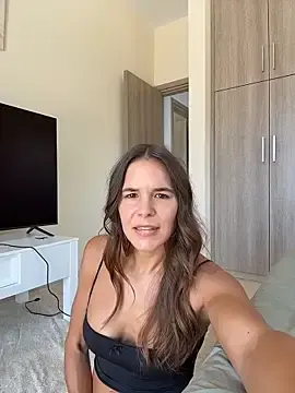 Stripchat Free Porn Cam of JuicyFruits93