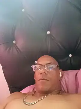 Stripchat Live Sex of TuMachoReal_07