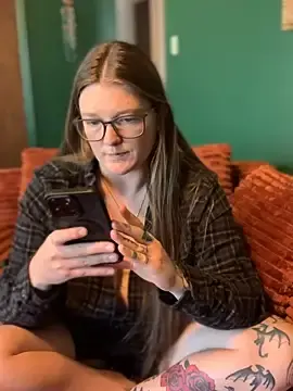 Stripchat Sex Cam of PussiesnCream_