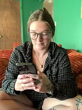 Stripchat Adult Webcams of PussiesnCream_