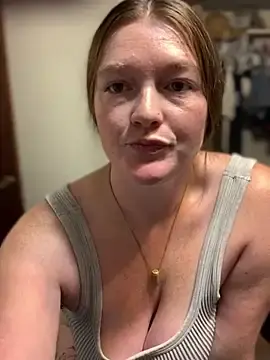 Stripchat Free Porn Cam of PussiesnCream_