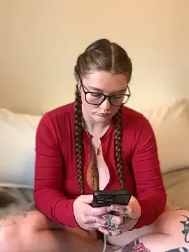 Stripchat Nude Webcam of PussiesnCream_
