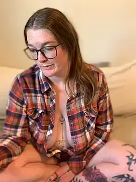 Stripchat Live Sex of PussiesnCream_