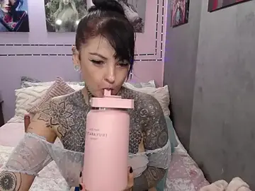 Stripchat Sex Cam of LolaRouse