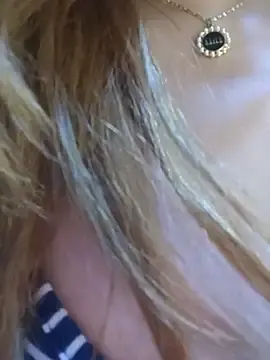 Stripchat Sex Cam of SexyFriends_