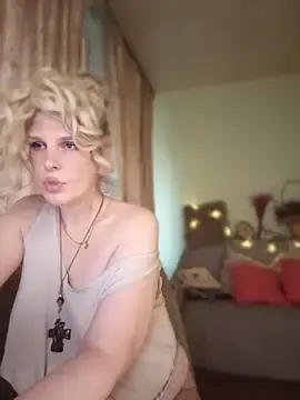 Stripchat Live Sex Cam of TsPostophere