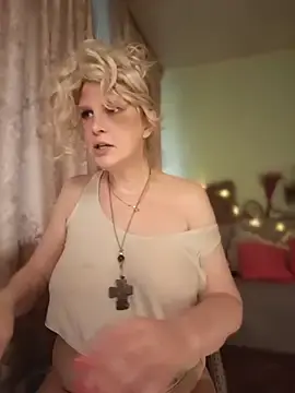 Stripchat Live Sex Cam of TsPostophere