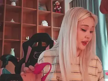 Stripchat Free Live Porn of hyun_chia
