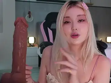 Stripchat Free Porn Cam of hyun_chia