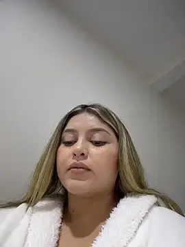 Stripchat Free Live Porn of lunablossom_