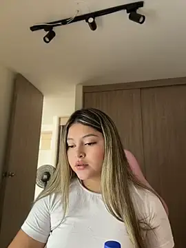 Stripchat Free Live Porn of lunablossom_