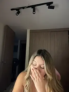 Stripchat Adult Video Chat of lunablossom_