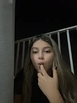 Stripchat Sex Cam of lunablossom_