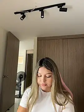 Stripchat Private Sex Chat of lunablossom_