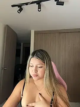 Stripchat Best live sex cam show of lunablossom_