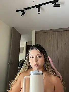Stripchat Live Porn of lunablossom_