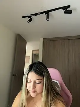 Stripchat Live Sex of lunablossom_