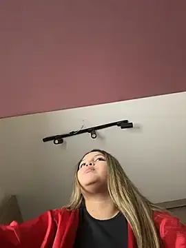 Stripchat Free Porn Cam of lunablossom_