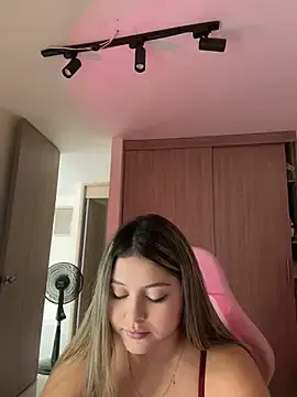 Stripchat Sex Cam of lunablossom_