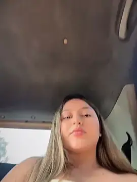 Stripchat Live Porn of lunablossom_