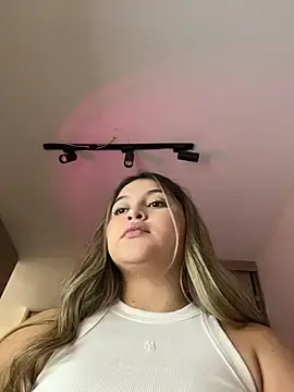 Stripchat Best Webcam of lunablossom_