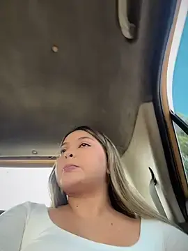 Stripchat Watch Live Sex Cams of lunablossom_